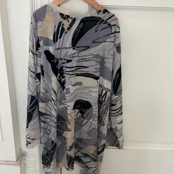 Women’s Loco layers sheer top - Picture 3 of 4